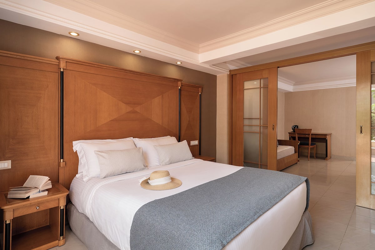 Minibar, in-room safe, desk, blackout curtains