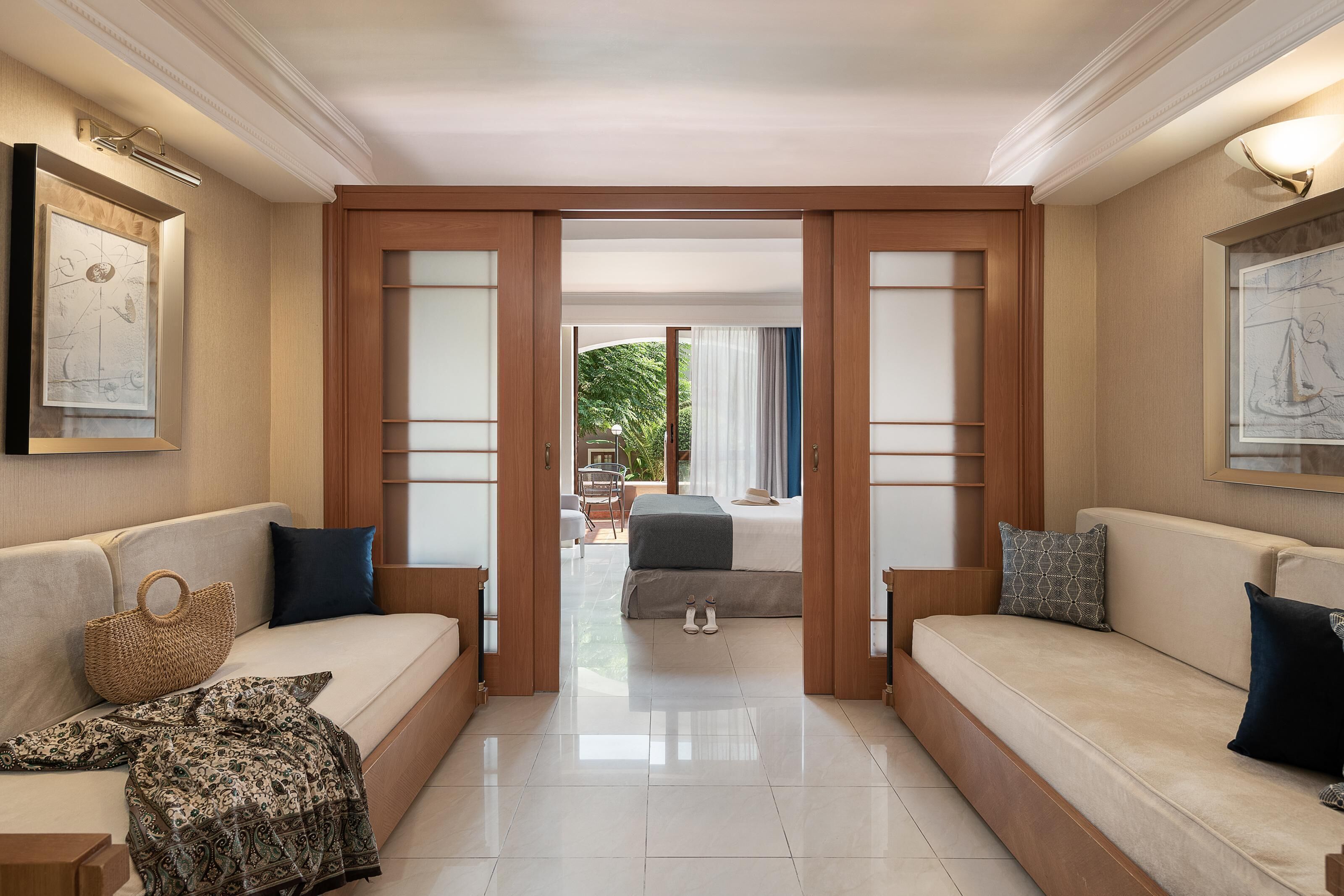 Family Room Garden View Sharing Pool