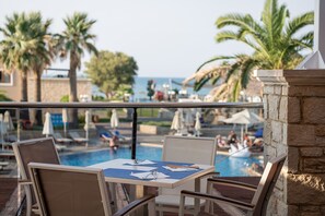 Café da manhã com buffet grátis todos os dias