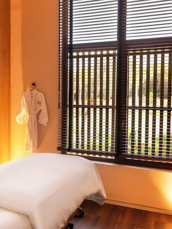 Couples treatment rooms, sauna, hot tub, steam room, Turkish bath