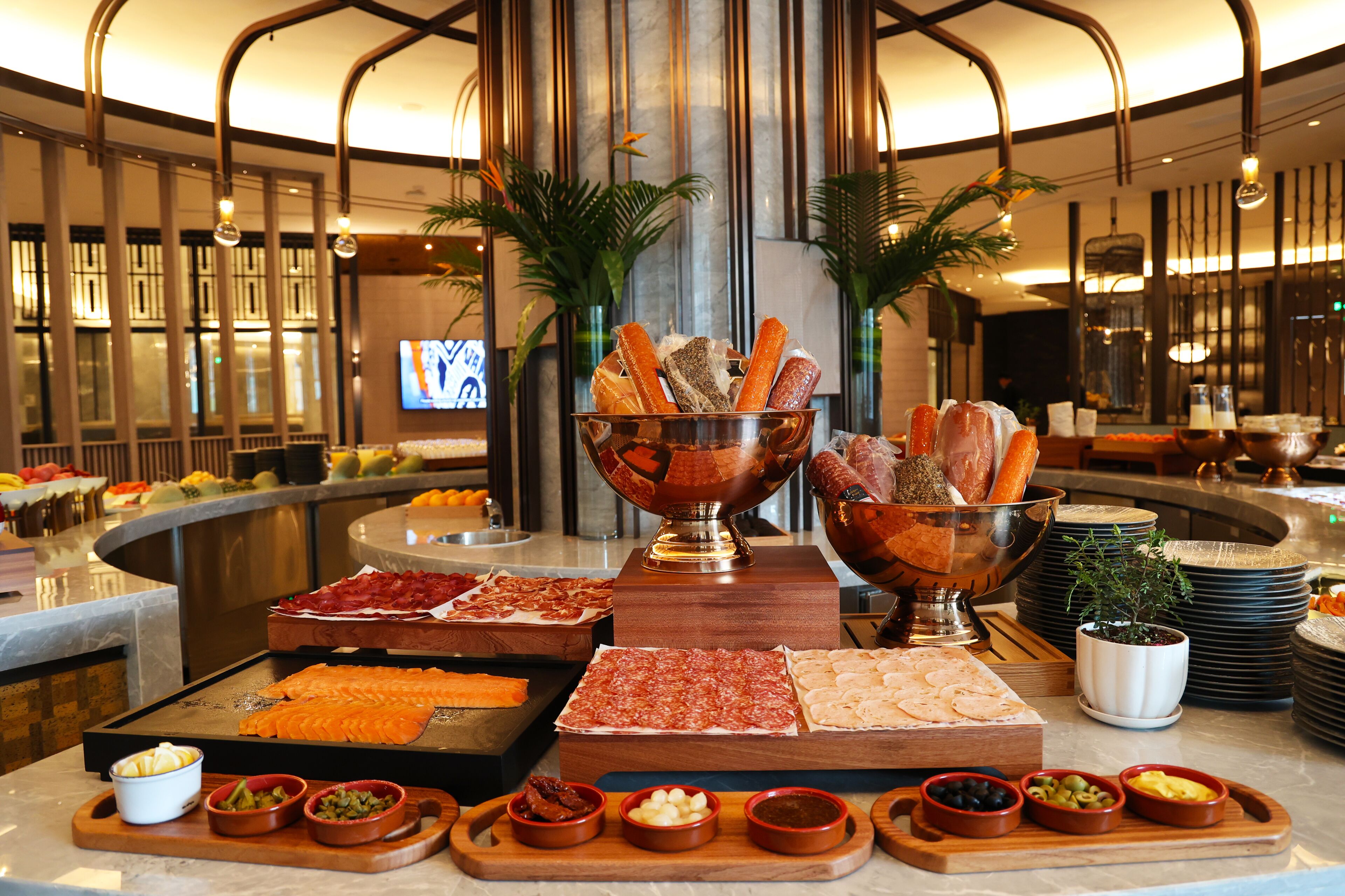 Daily buffet breakfast for a fee