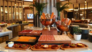 A buffet with various food items and a central decorative bowl. - Sofitel Hangzhou Yingguan Hotel (Hangzhou)
