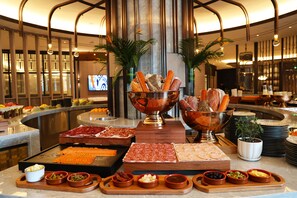 A buffet with various food items and a central decorative bowl. - Sofitel Hangzhou Yingguan Hotel (Hangzhou)