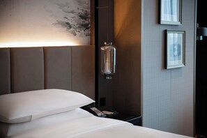 Daunenbettdecken, Minibar, Zimmersafe, Schreibtisch