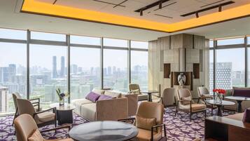 Serves lunch and dinner