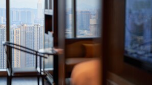 A modern interior with a view of high-rise buildings. - Sofitel Hangzhou Yingguan Hotel (Hangzhou)