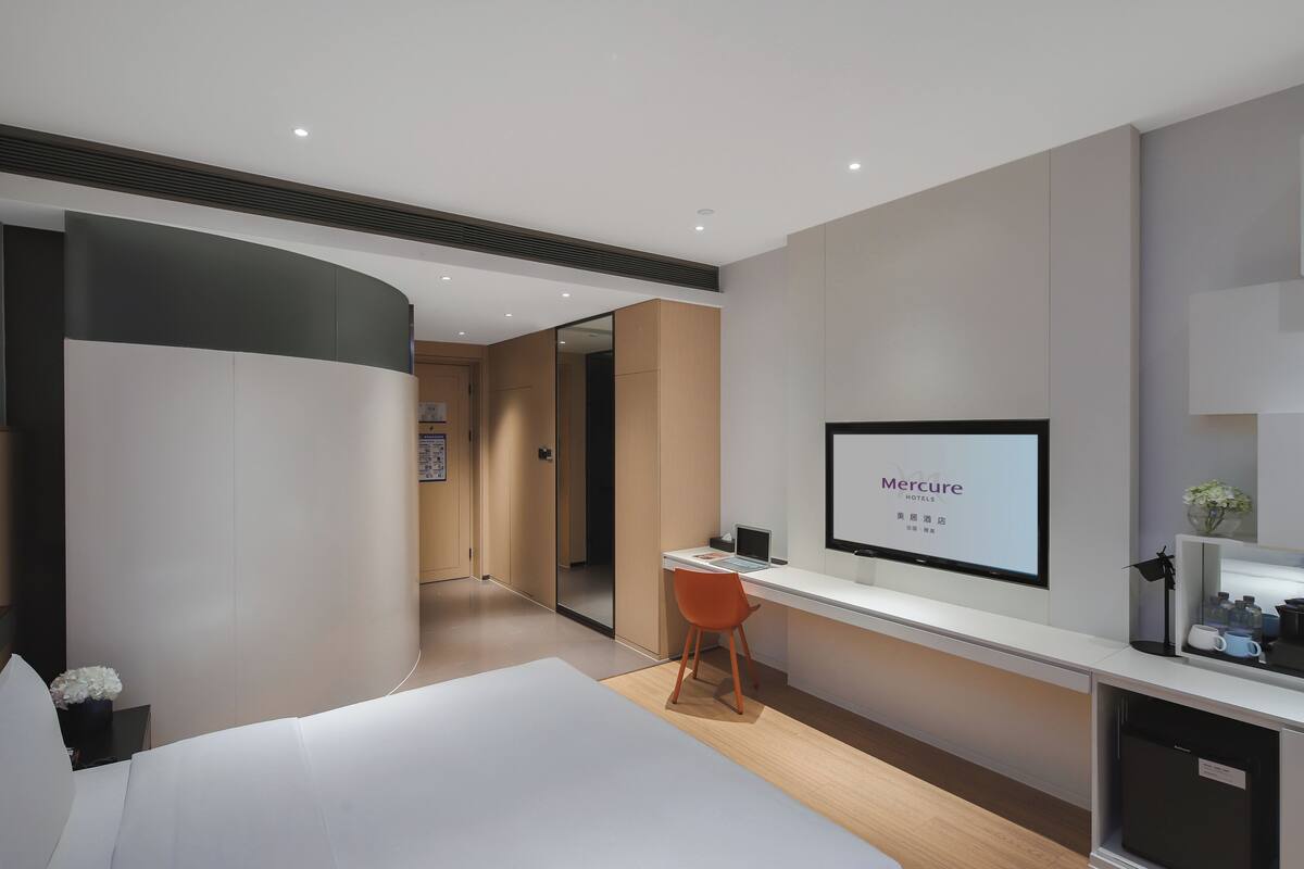 Minibar, soundproofing, free WiFi