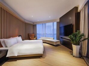 Minibar, free WiFi