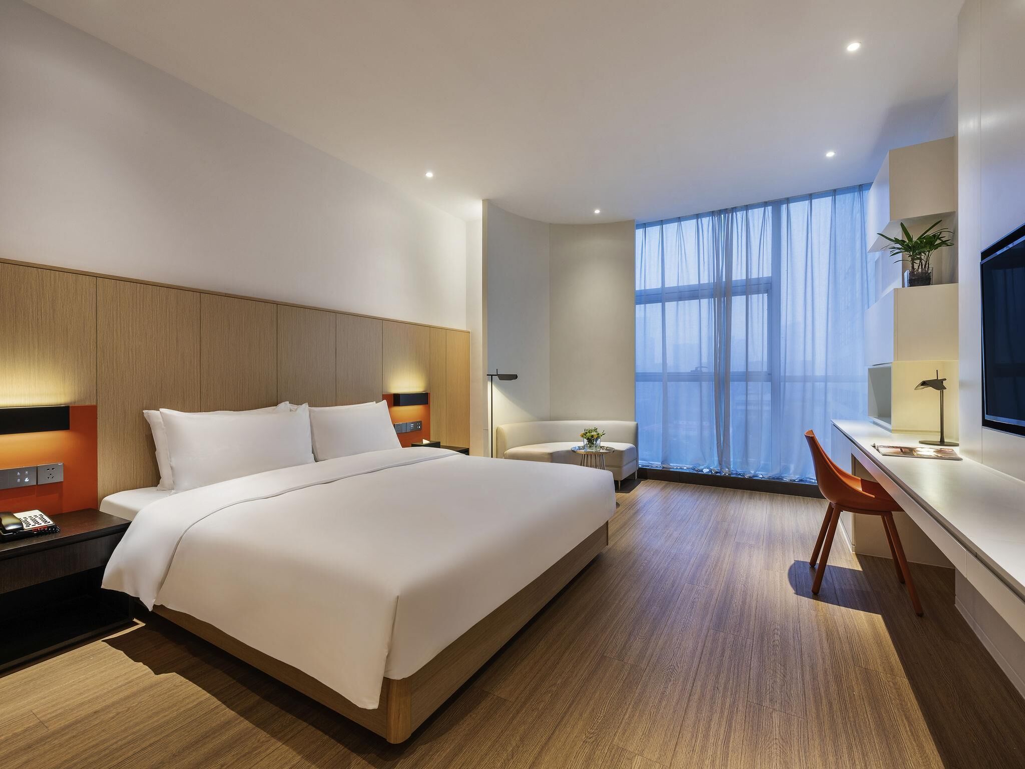 Habitación Deluxe, 1 cama de matrimonio grande | Edredones de plumas, minibar, sistema de insonorización y wifi gratis