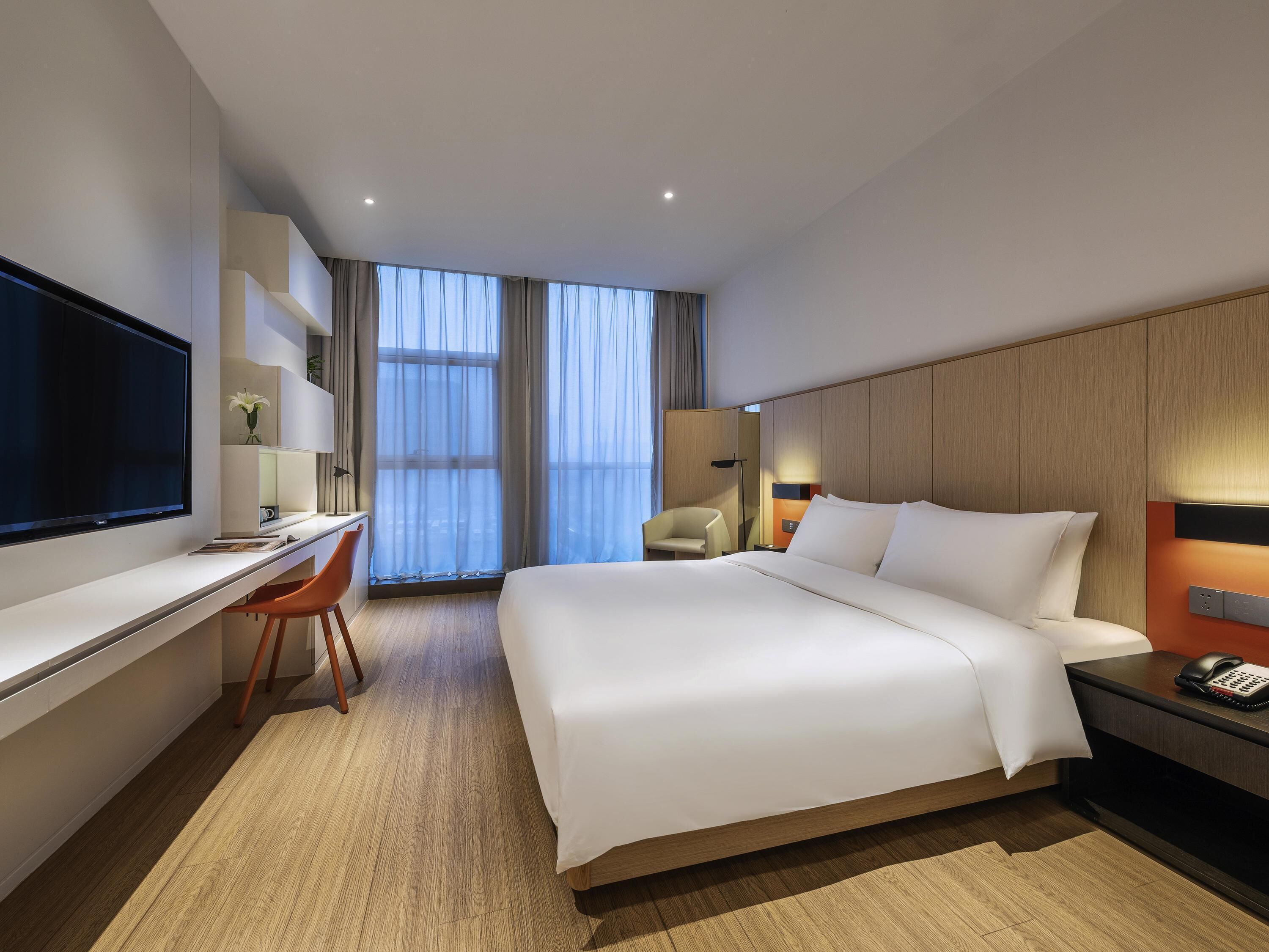 Standaard kamer, 1 kingsize bed | Donzen dekbedden, een minibar, geluiddichte muren, gratis wifi