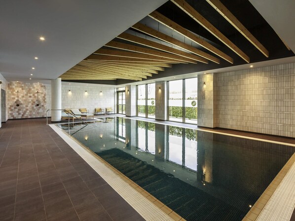 Indoor pool, pool loungers