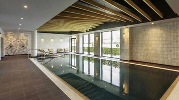 Indoor pool, sun loungers