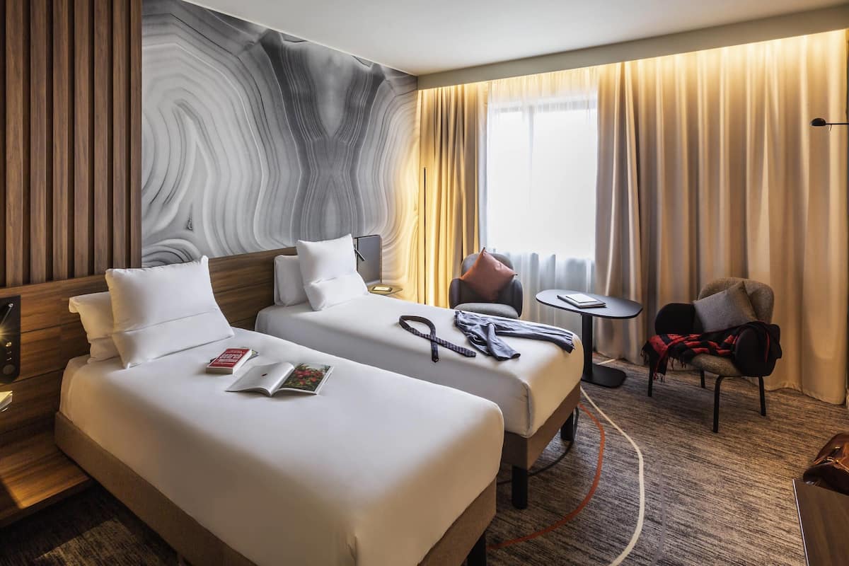 Superior Twin Room, 2 Single Beds | 1 bedroom, hypo-allergenic bedding, minibar, soundproofing