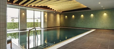 Innenpool, Liegestühle