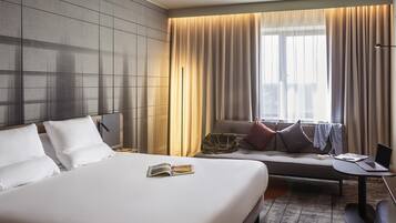 Family Room Queen with Double Sofa Bed | Ropa de cama hipoalergénica, minibar y insonorización