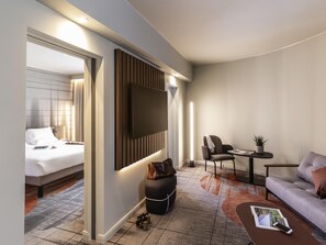 Superior Suite, 1 King Bed | Hypo-allergenic bedding, minibar, soundproofing, iron/ironing board - Novotel Cambridge North (Cambridge)