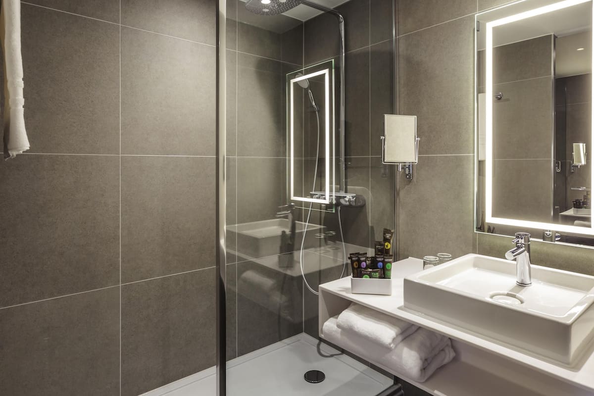 1 bedroom, hypo-allergenic bedding, minibar, soundproofing