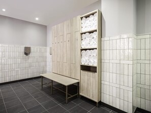Indoor pool, sun loungers - Novotel Cambridge North (Cambridge)