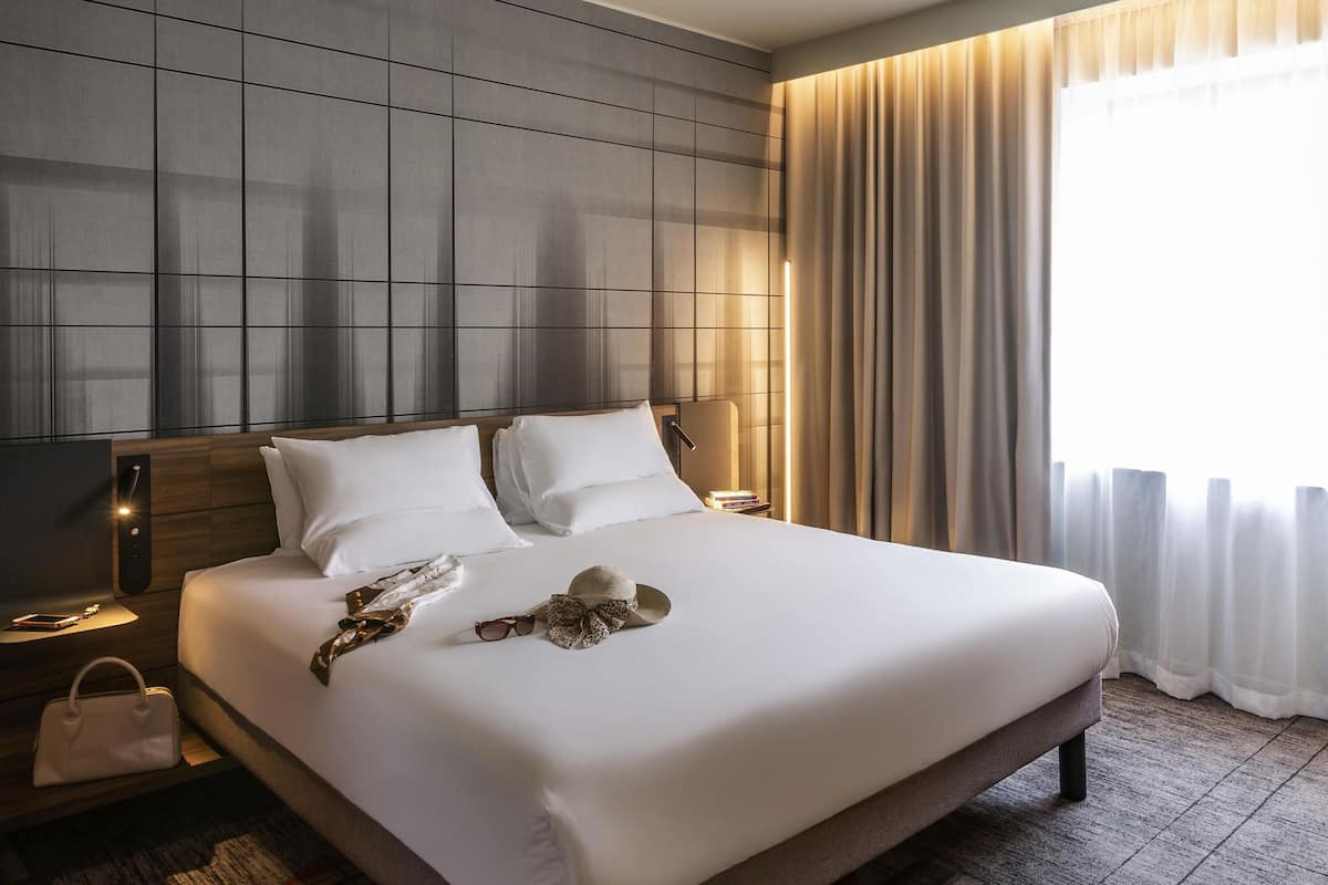 Superior Queen | 1 bedroom, hypo-allergenic bedding, minibar, soundproofing