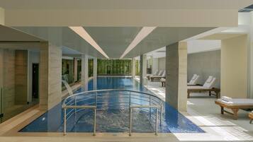 Una piscina techada