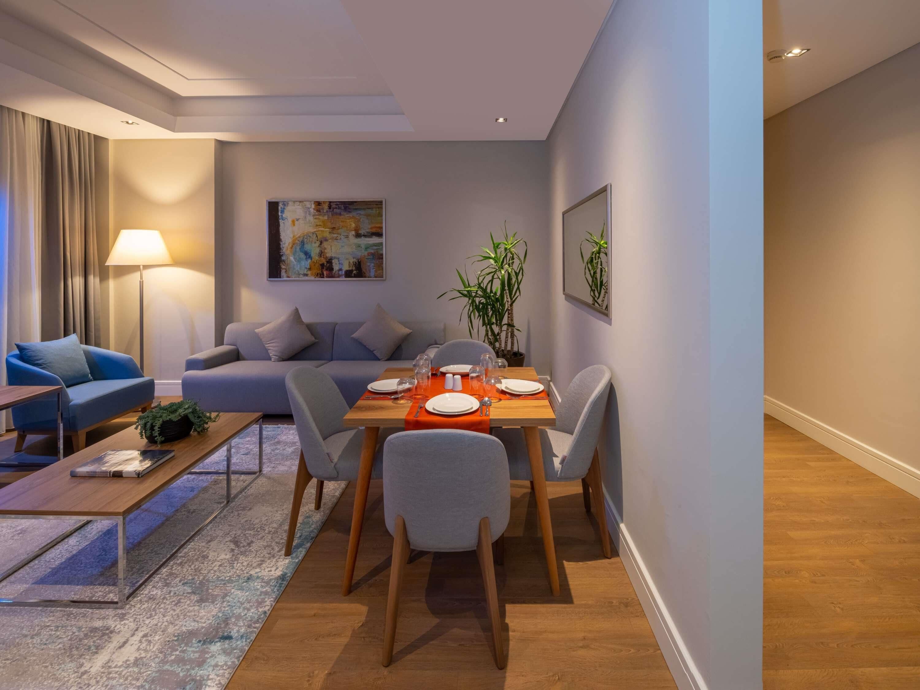 豪華公寓, 2 間臥室 | 客房內保險箱、書桌、遮光布/窗簾、熨斗/熨衣板