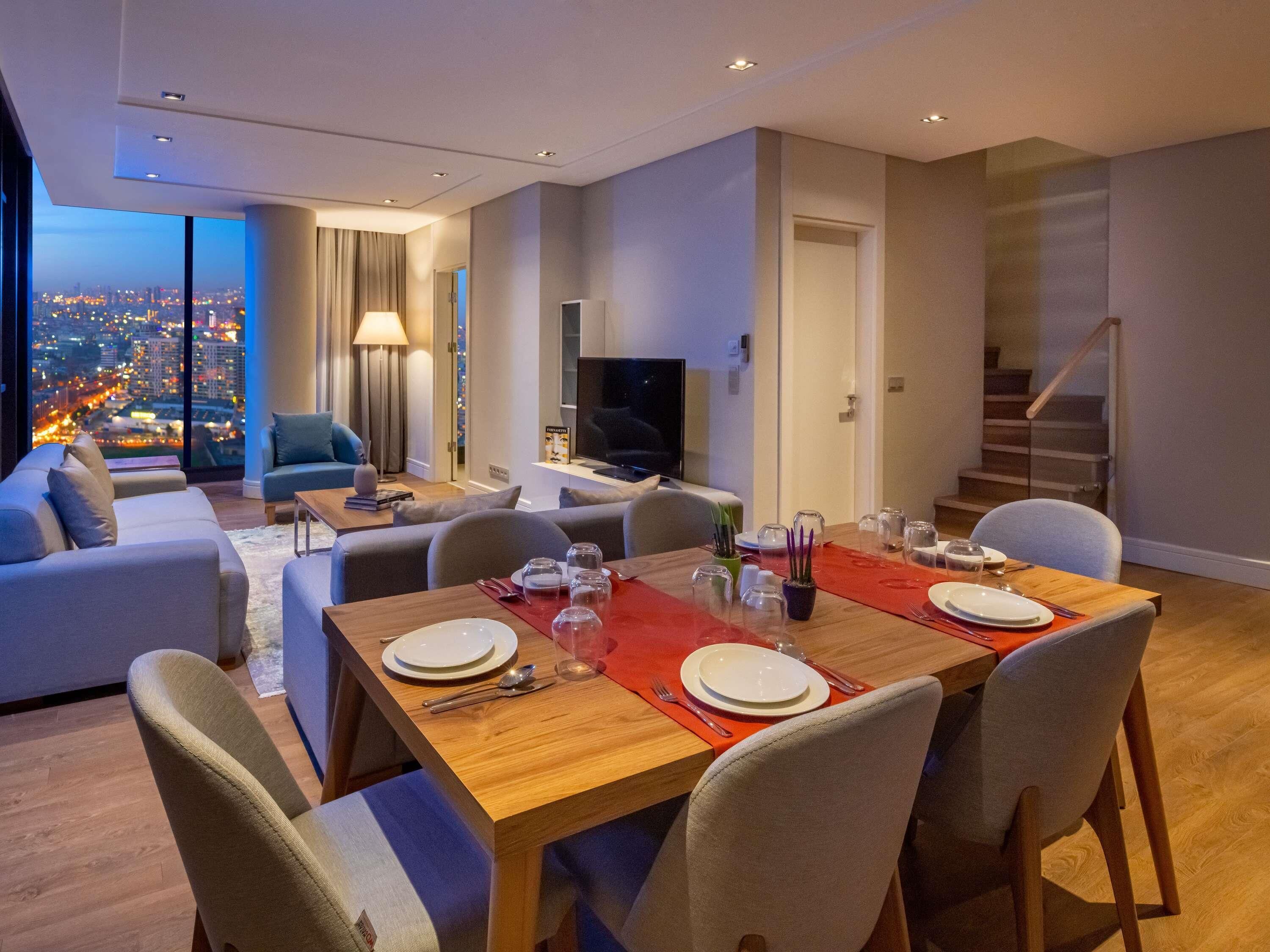 Huoneisto, 3 makuuhuonetta (Sky Villa) | Tallelokero huoneessa, työpöytä, pimennysverhot, silitysrauta/-lauta