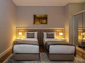 In-room safe, desk, blackout curtains, iron/ironing board - Mövenpick Living Istanbul West (Istanbul)