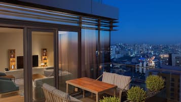 Apartment, 4 Bedrooms (Sky Villa) | In-room safe, desk, blackout drapes, iron/ironing board