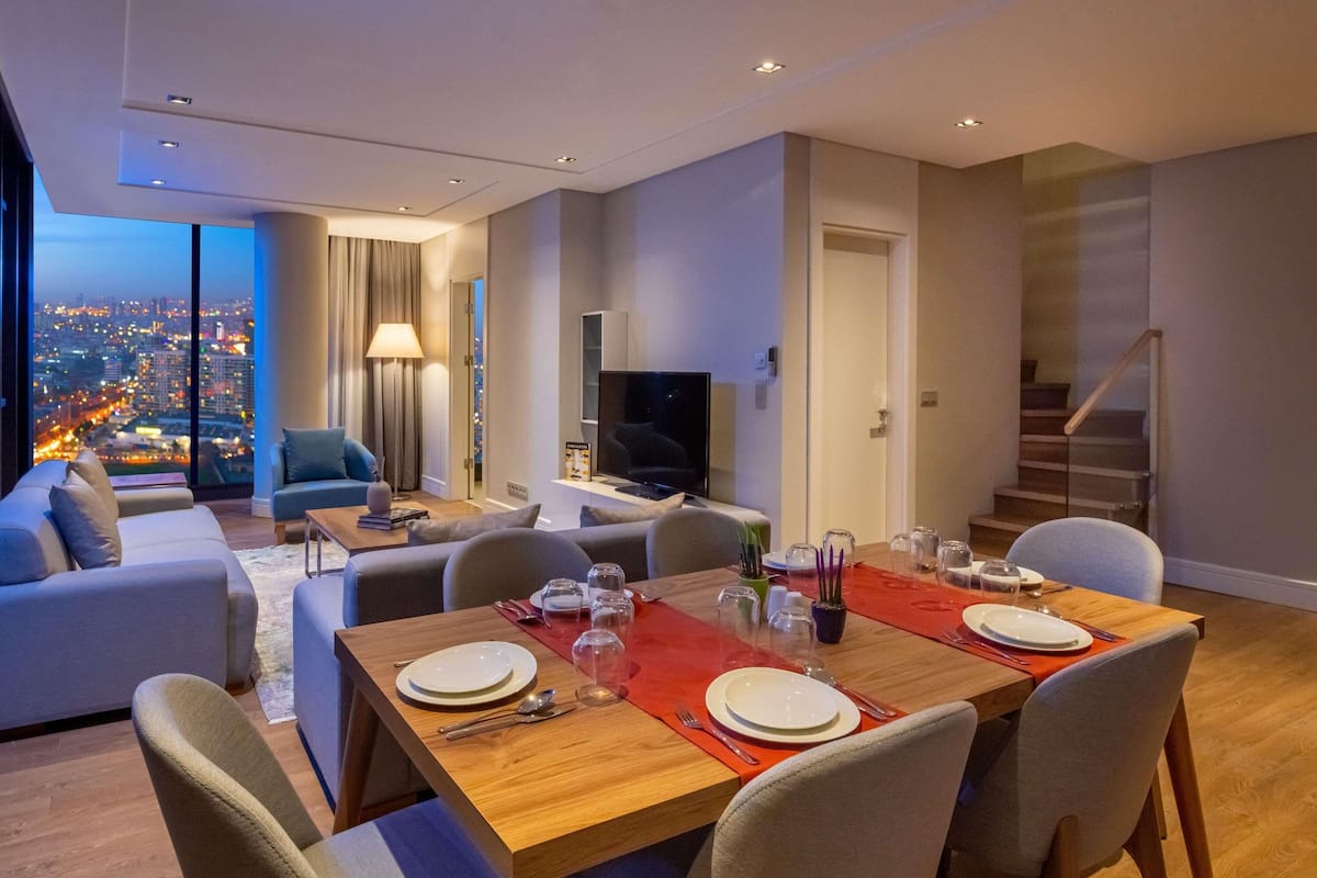 Apartment, 3 Bedrooms (Sky Villa) | In-room safe, desk, blackout drapes, iron/ironing board