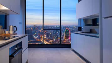 Appartement Deluxe, 3 chambres | Coffres-forts dans les chambres, bureau, rideaux occultants