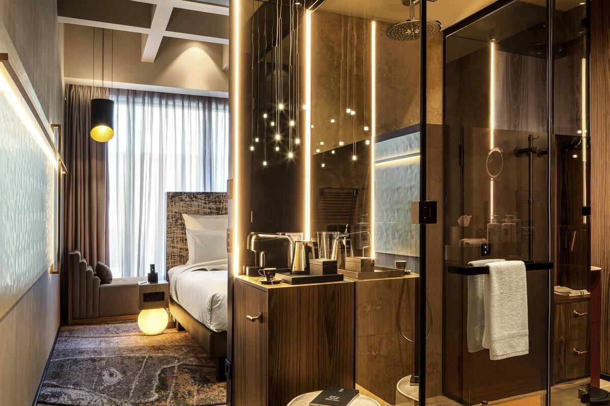 Habitació superior, 1 llit de matrimoni gran | Roba de llit hipoal·lergògena, minibar i caixa forta a l'habitació 