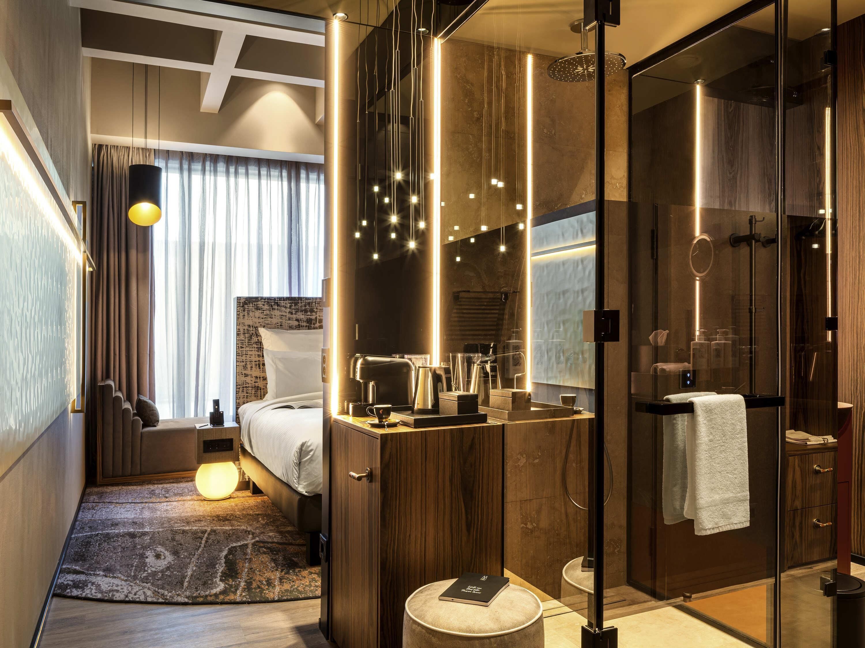 Superior Room, 1 King Bed | Hypo-allergenic bedding, minibar, in-room safe, blackout drapes