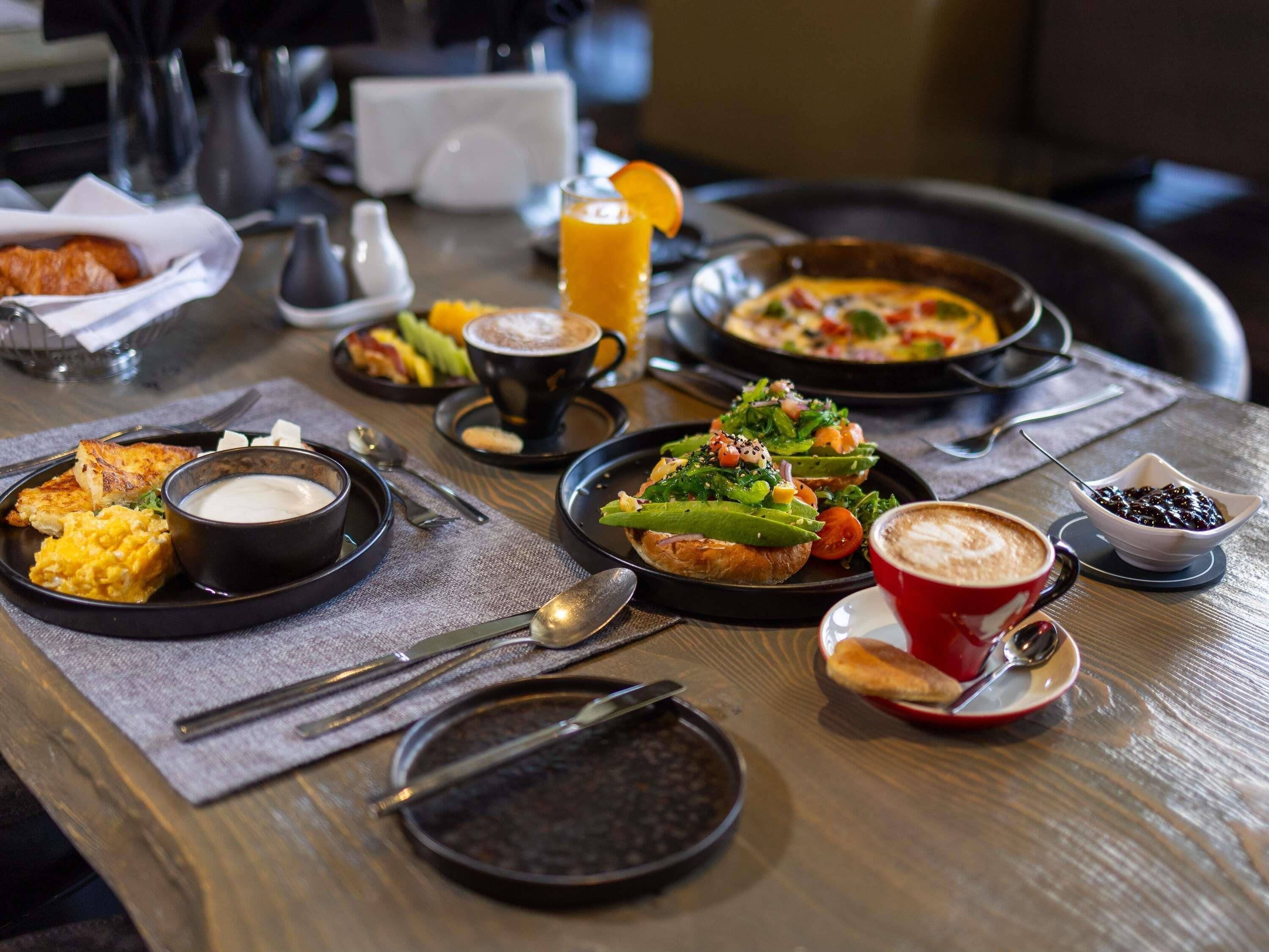 Komplett frukost varje dag (EUR 25 per person)