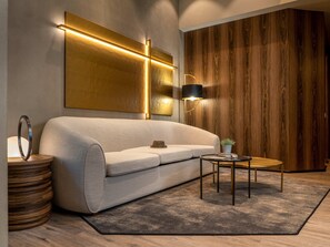 Deluxe Suite, 1 King Bed | 1 bedroom, hypo-allergenic bedding, minibar, in-room safe