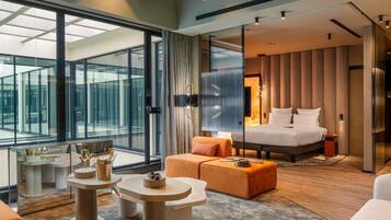 Suite – executive, 1 kingsize-seng (Philippopolis) | Allergitestet sengetøy, minibar, safe på rommet og blendingsgardiner