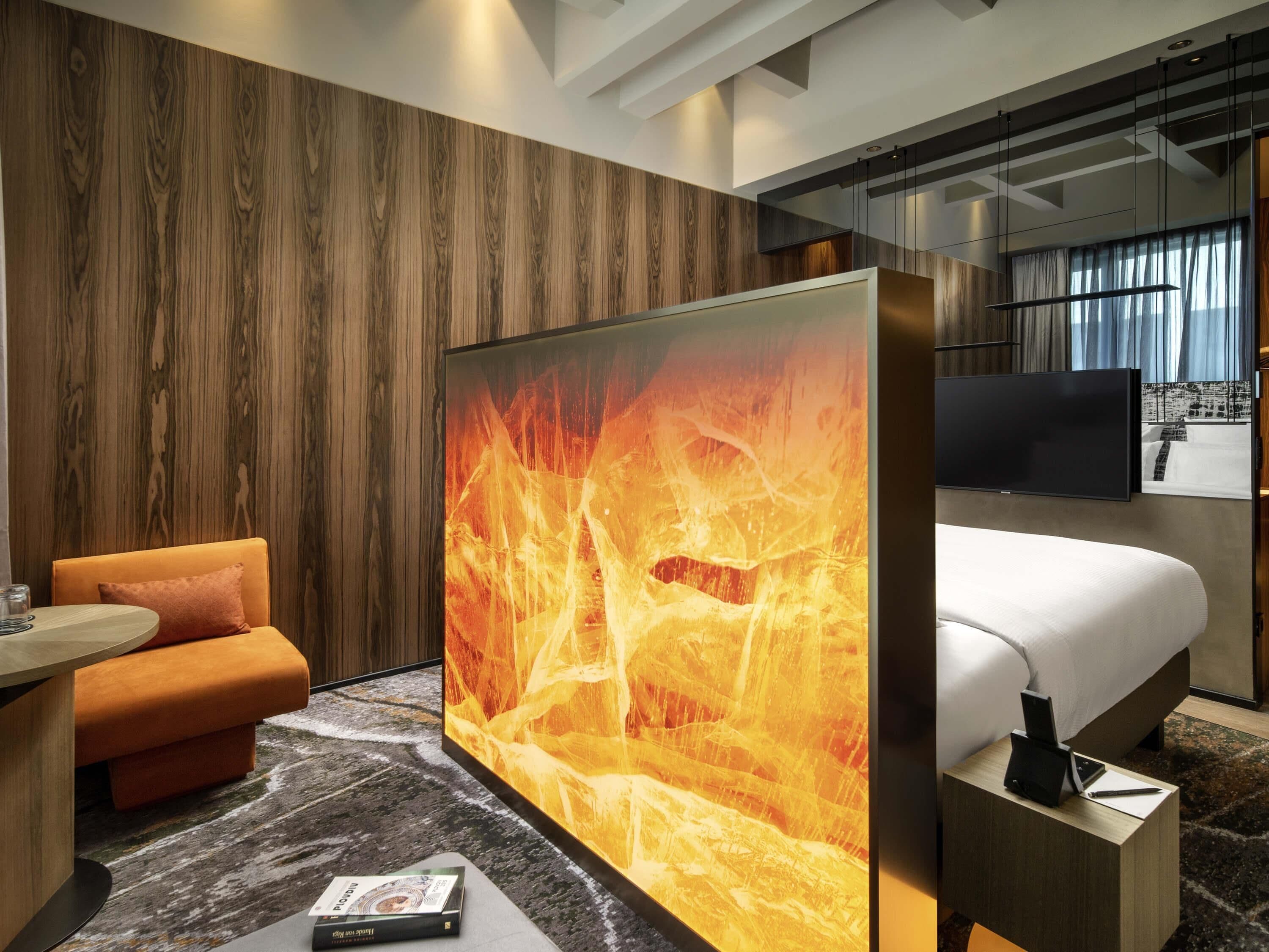 Literie hypoallergénique, minibar, coffres-forts dans les chambres