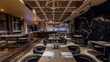 Daily full breakfast (EUR 25 per person)