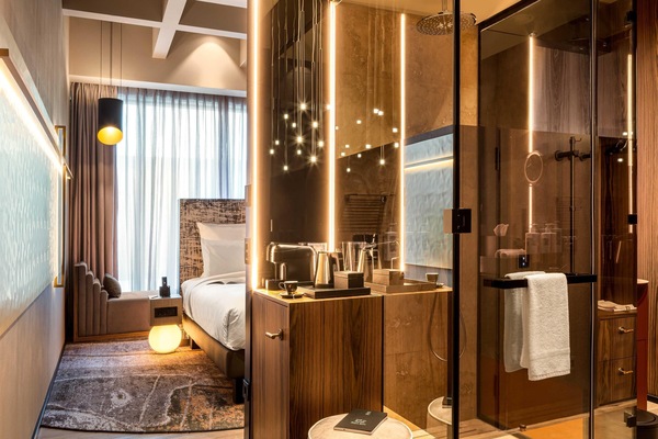 Superior Room, 1 King Bed | Hypo-allergenic bedding, minibar, in-room safe, blackout drapes
