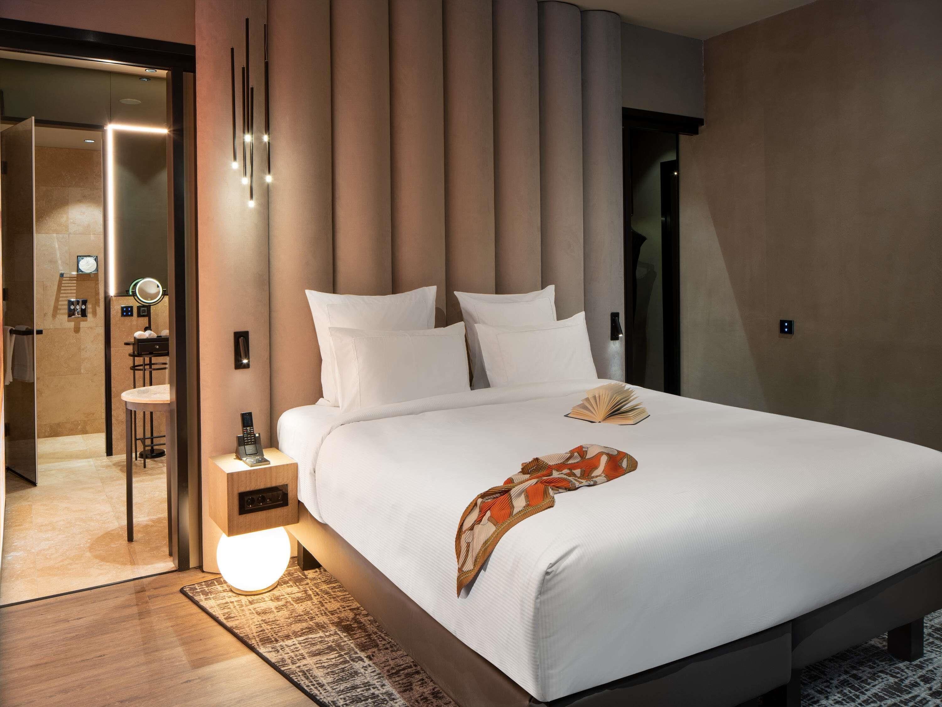 Suite Exécutive, 1 très grand lit (Philippopolis) | Literie hypoallergénique, minibar, coffres-forts dans les chambres