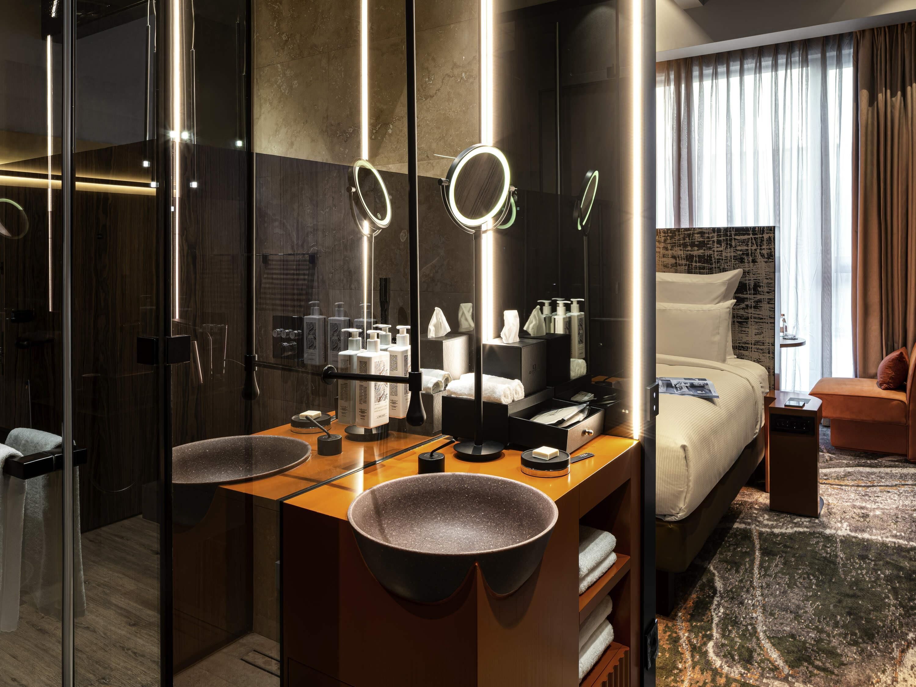 Superior Room, 1 King Bed, Balcony | Hypo-allergenic bedding, minibar, in-room safe, blackout drapes