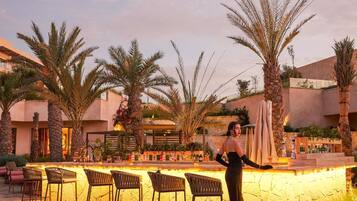 Bar à cocktails, vue sur la mer, ouvert tous les jours