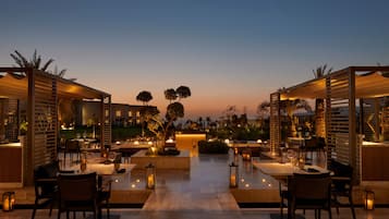 Breakfast, lunch, dinner served; international cuisine, ocean views