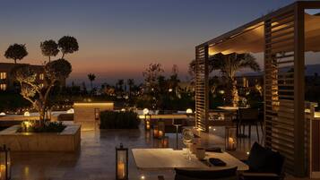 Breakfast, lunch, dinner served; international cuisine, sea views