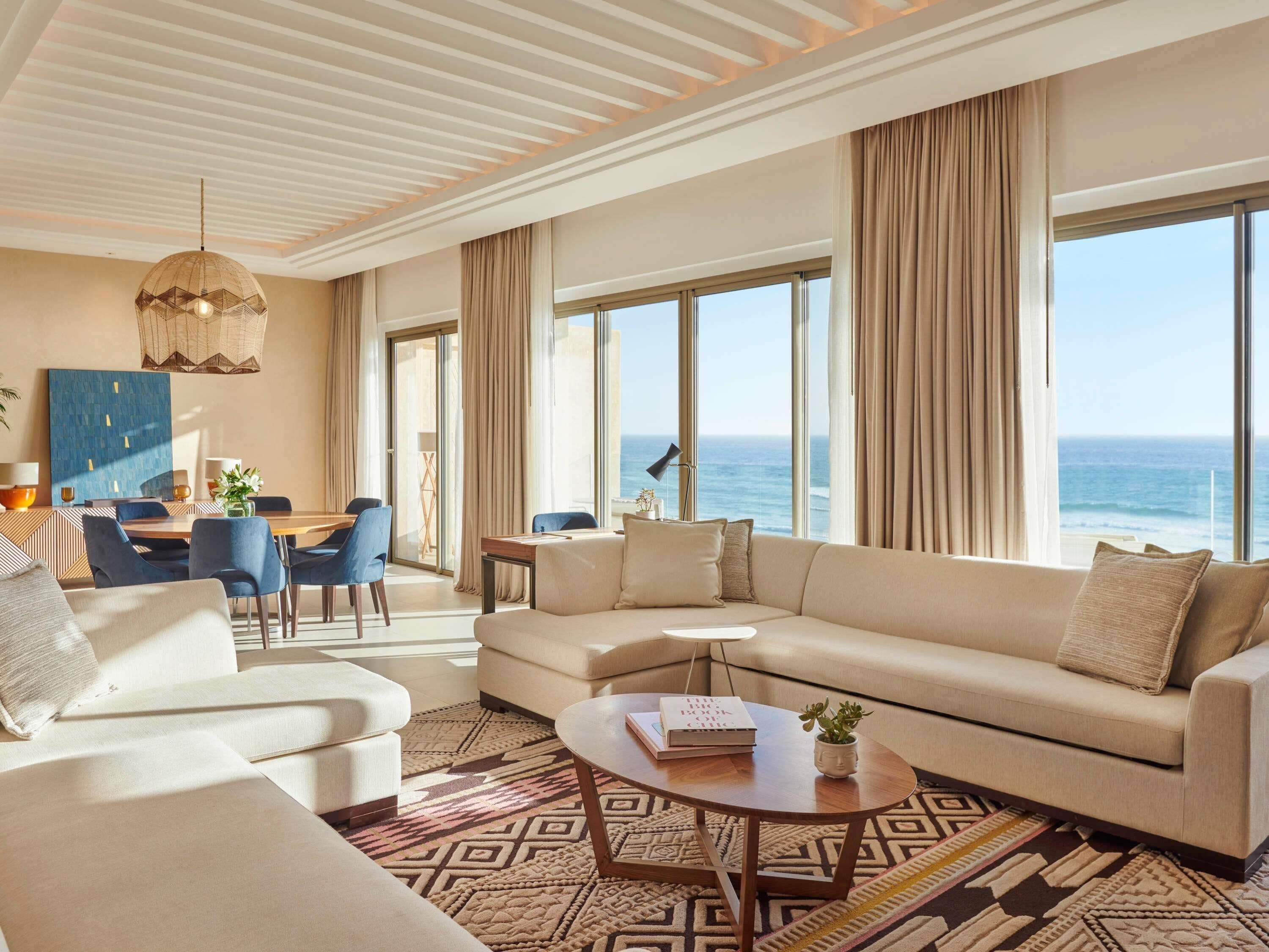 Suíte, 2 quartos, vista para o oceano | Roupas de cama premium, camas com colchões pillow-top, frigobar