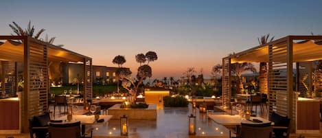 Breakfast, lunch, dinner served; international cuisine, sea views