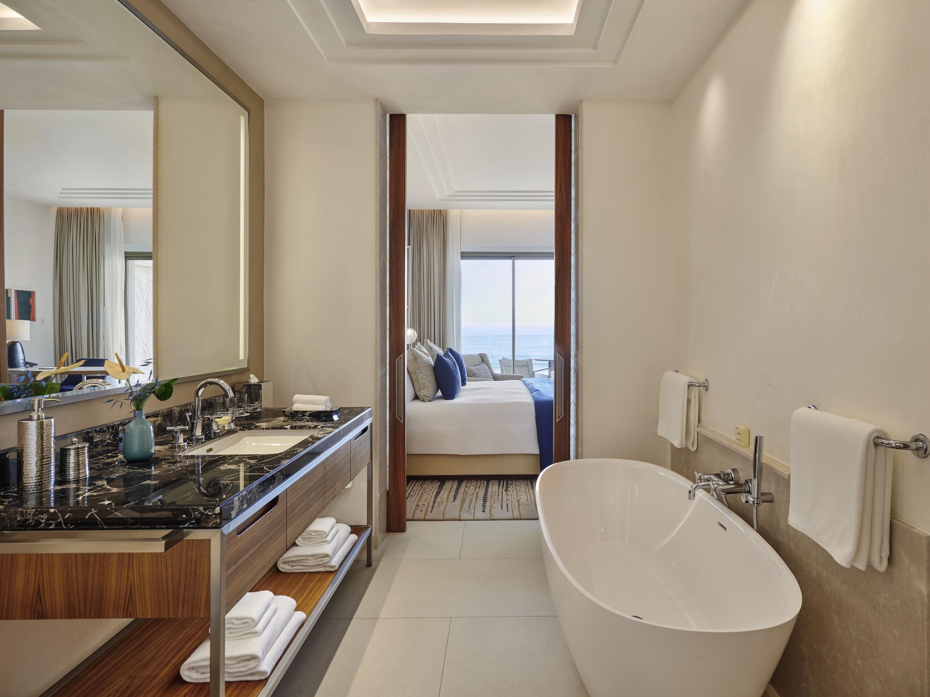 Literie de qualité supérieure, surmatelas, minibar