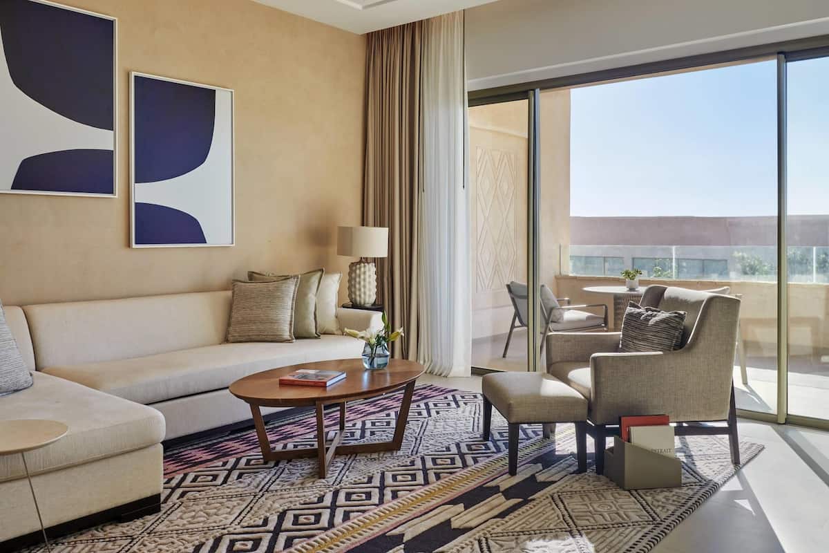 Fairmont One bedroom suite | Ropa de cama de alta calidad, camas con pillow-top y minibar