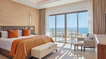 Suíte luxo, 2 quartos | 1 quarto, roupas de cama premium, camas com colchões pillow-top