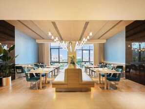Tägliches Frühstücksbuffet gegen Gebühr