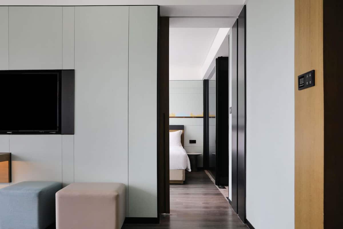 Deluxe Suite, 1 King Bed | Pillowtop beds, free minibar, in-room safe, desk